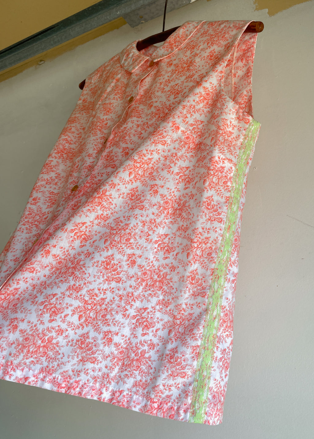 Coral/White Sleeveless Blouse w Green Trim