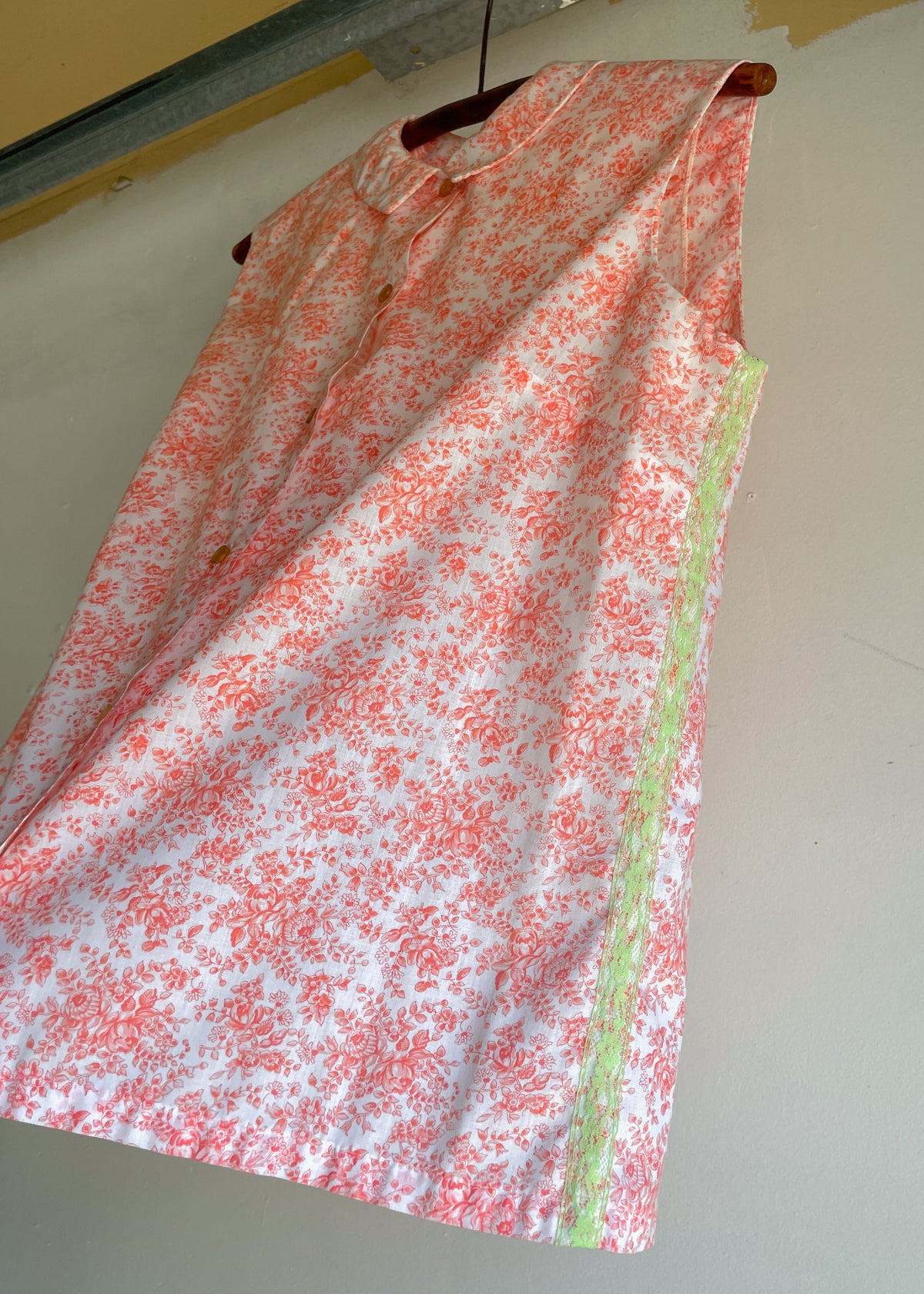 Coral/White Sleeveless Blouse w Green Trim